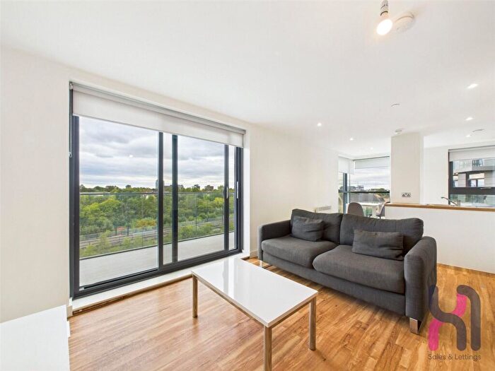 2 Bedroom Flat To Rent In Pomona Strand, Old Trafford, M16