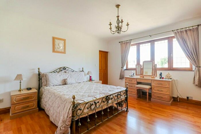 5 Bedroom Detached House For Sale In High Road, Broxbourne, Hertfordshire, EN10