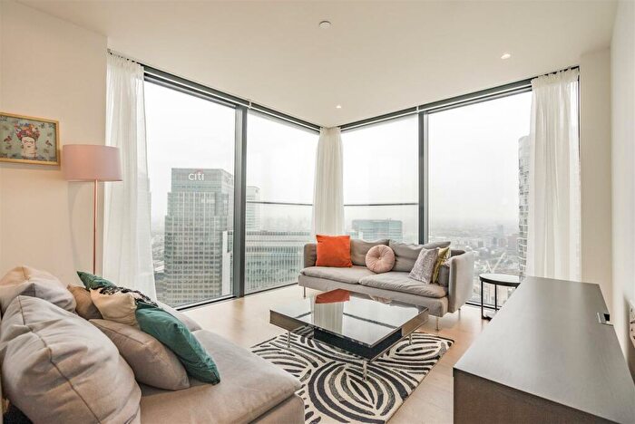 3 Bedroom Apartment To Rent In Hampton Tower, South Quay Plaza, E14