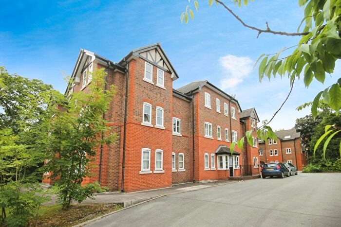 2 Bedroom Flat To Rent In Pencarrow Close, Didsbury, Manchester, M20