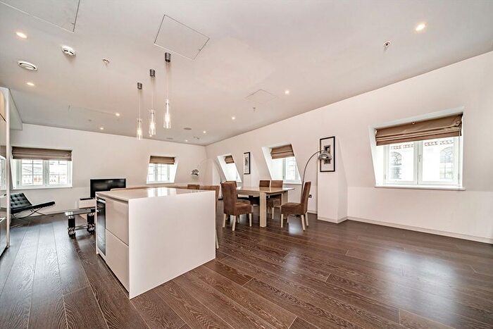 3 Bedroom Flat To Rent In Marconi House, London, WC2R