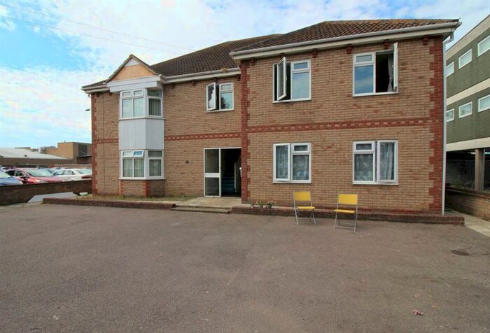 2 Bedroom Flat To Rent In Carnarvon Road, Clacton-on-Sea, CO15