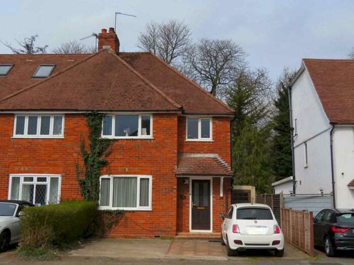 4 Bedroom Semi-Detached House To Rent In Beech Grove, Guildford, GU2