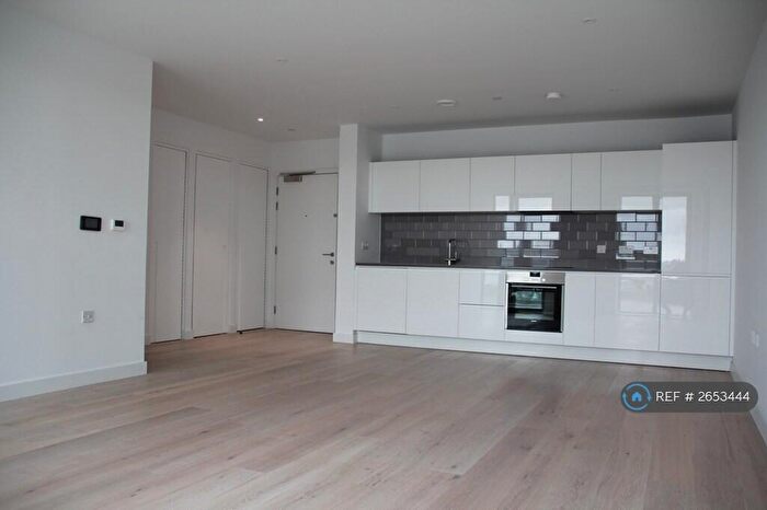 2 Bedroom Flat To Rent In Nautical Drive, London, E16