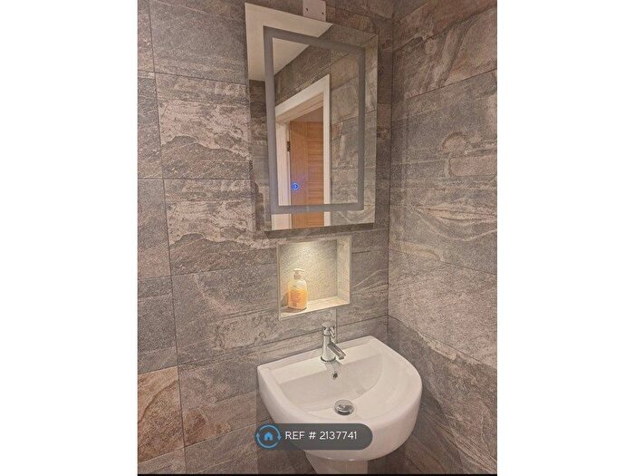 2 Bedroom Flat To Rent In Churchway, Haddenham, Aylesbury, HP17