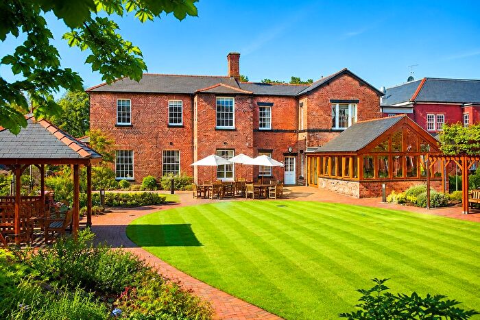 2 Bedroom Maisonette For Sale In Boughton Hall, Chester, Cheshire, CH3