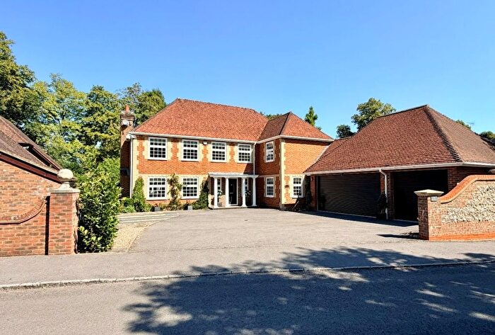 4 Bedroom Detached House For Sale In Cliddesden Court, Basingstoke, RG21