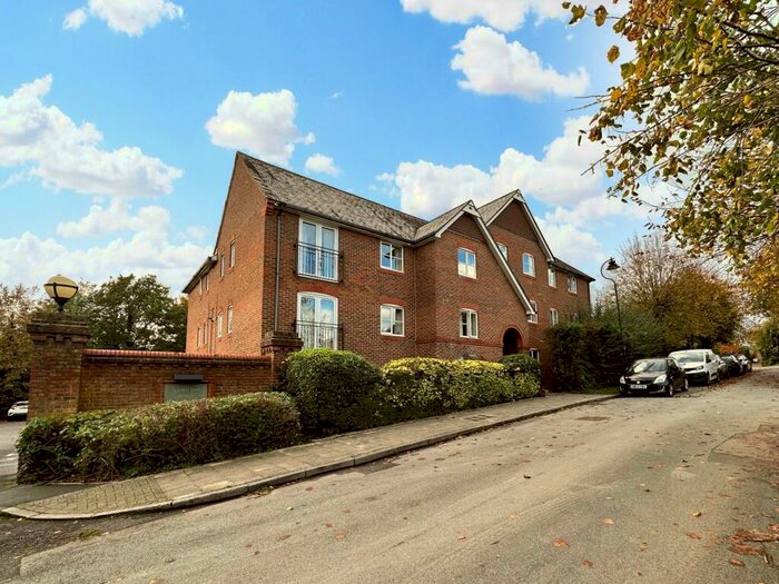2 Bedroom Flat To Rent In Cargate Terrace, Aldershot, GU11