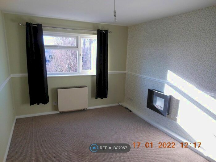 1 Bedroom Flat To Rent In Fowler Street, Chesterfield S41