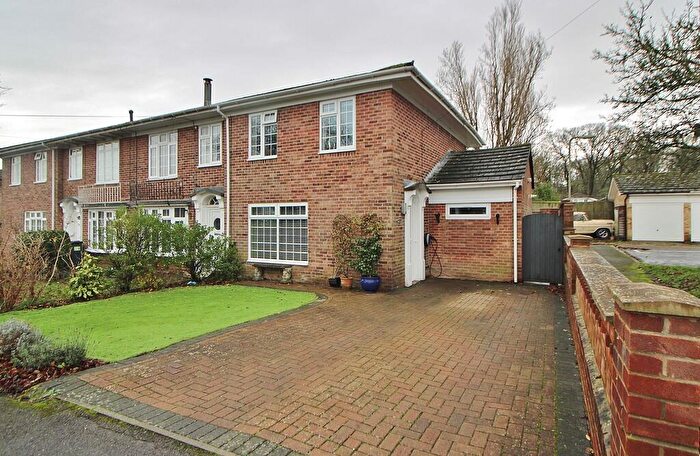3 Bedroom End Of Terrace House For Sale In Holman Close, Cowplain, PO8