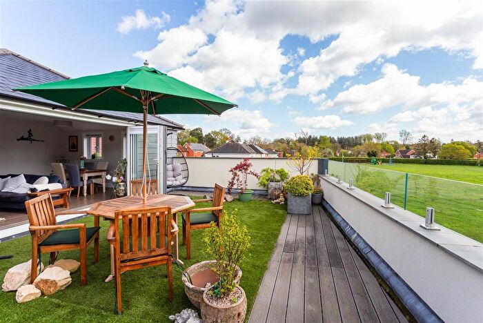 2 Bedroom Flat For Sale In Lovel Road, Winkfield, Windsor, SL4