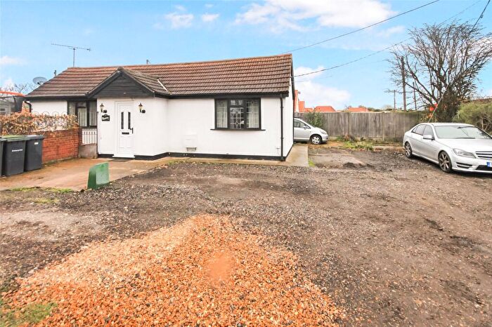 2 Bedroom Detached Bungalow For Sale In Meadow Way, Wickford, SS12