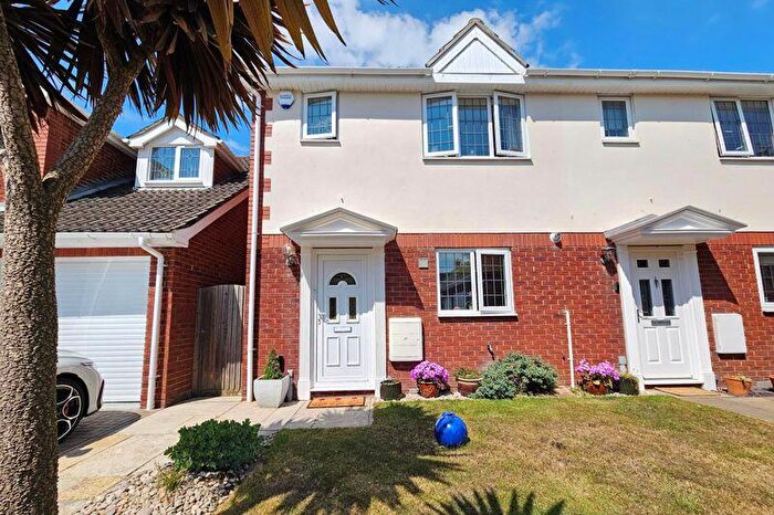 3 Bedroom Semi-Detached House For Sale In Seathrift Close, Lee-On-The-Solent, PO13