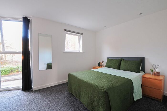 2 Bedroom Flat To Rent In Bedroom Duplex – Burlington Street, Manchester, M15