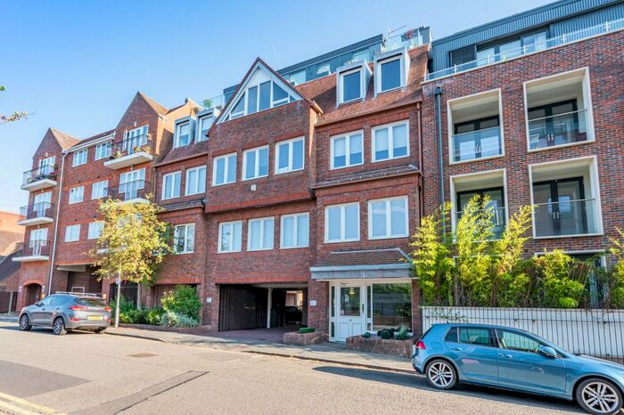 2 Bedroom Flat To Rent In Station Road, Gerrards Cross, SL9