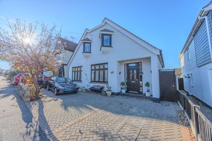 5 Bedroom Detached House For Sale In Fernleigh Drive, Leigh-On-Sea, SS9