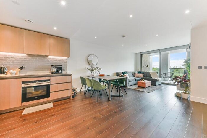 1 Bedroom Apartment To Rent In Radley House, Prince Of Wales Drive, London, SW11