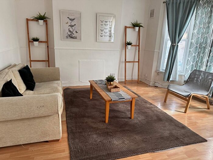 3 Bedroom Flat To Rent In Chaplin Road, London, NW2