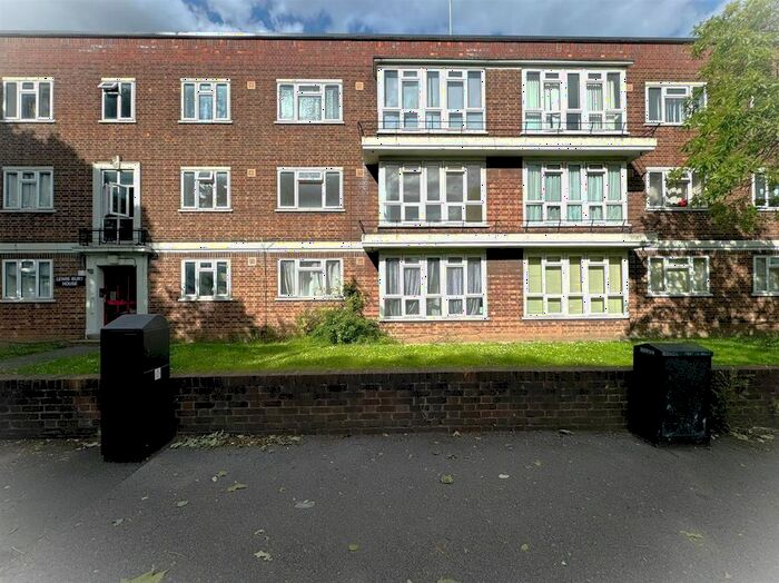 2 Bedroom Flat To Rent In Upney Lane, Barking, IG11