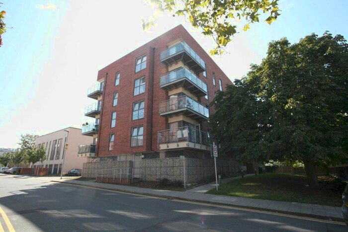 1 Bedroom Flat To Rent In Dean Path, Dagenham, RM8