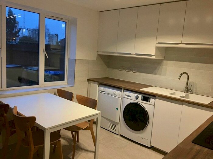 4 Bedroom Town House To Rent In Bushelton Close, Coventry, CV1