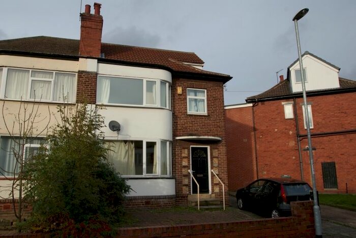 4 Bedroom Property To Rent In Ash Crescent, Headingley, Leeds, LS6