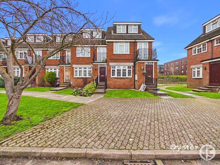 1 Bedroom Flat To Rent In Bramble Close, Stanmore, HA7