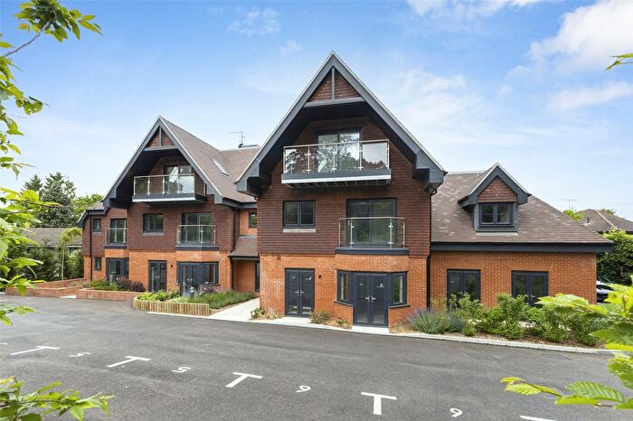 2 Bedroom Flat For Sale In Green Hedges, Westerham Road, Oxted, Surrey, RH8