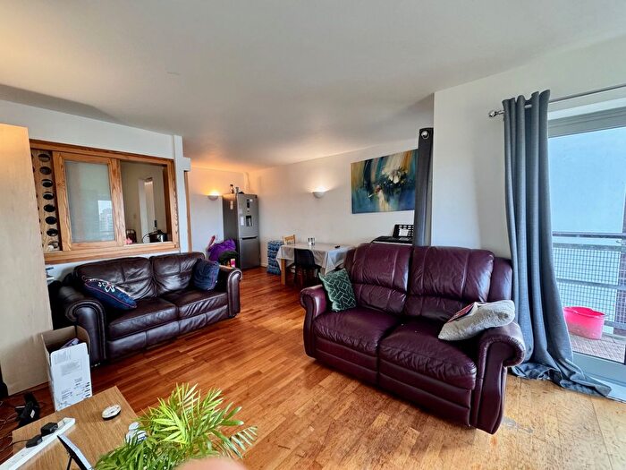 2 Bedroom Flat For Sale In Hutchings Wharf, Hutchings Street, London, E14