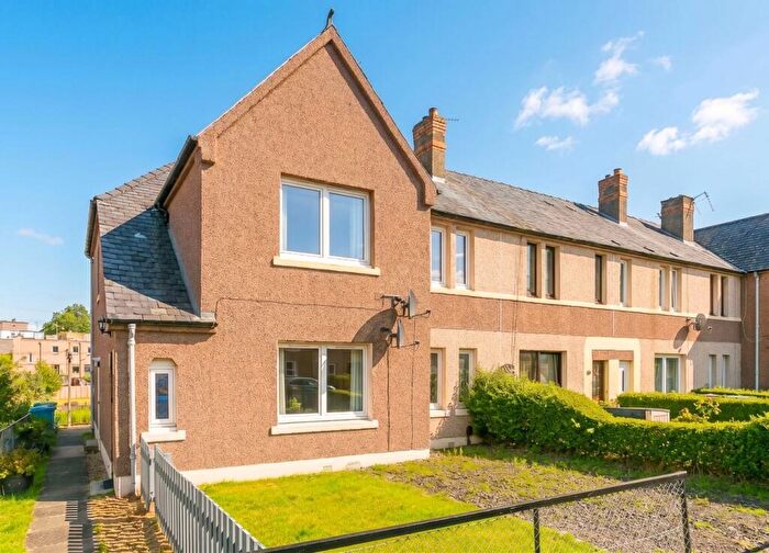2 Bedroom Flat For Sale In Halkett Crescent, Dunfermline, KY11