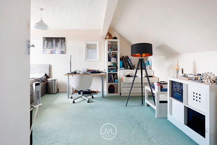 5 Bedroom Semi-detached House To Rent In Elmcroft Crescent, North Harrow, HA2
