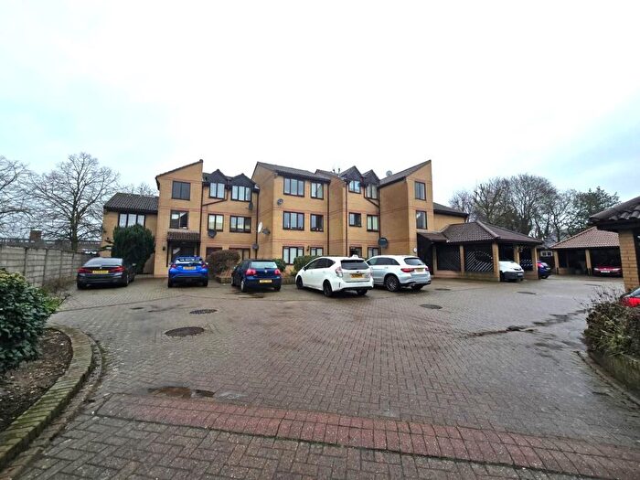 1 Bedroom Flat To Rent In Maple Leaf Court, Waltham Cross, EN8