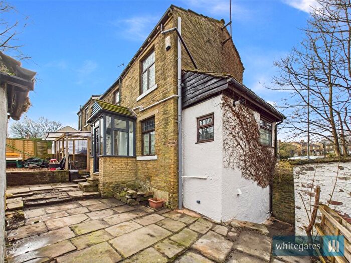 2 Bedroom End Of Terrace House For Sale In Smiddles Lane, Bradford, West Yorkshire, BD5