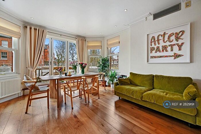 3 Bedroom Flat To Rent In Rosslyn Hill, London, NW3