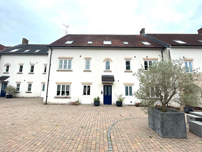 2 Bedroom Apartment For Sale In Sedgemoor Way, Glastonbury, BA6