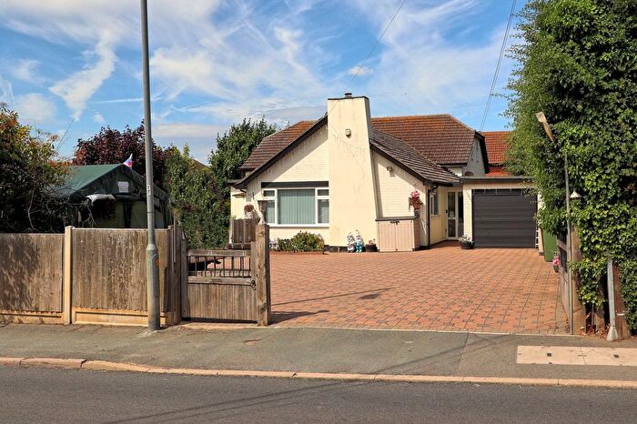 6 Bedroom Bungalow For Sale In Pantile Hill, Southminster, CM0