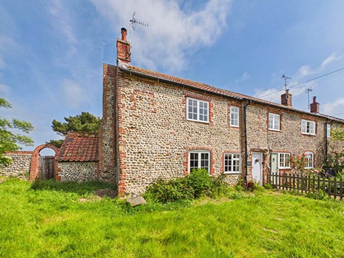3 Bedroom Cottage For Sale In Main Road, Sidestrand, NR27
