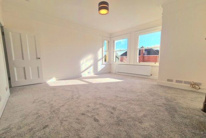 3 Bedroom Flat To Rent In Lansdowne Road, Bromley, BR1