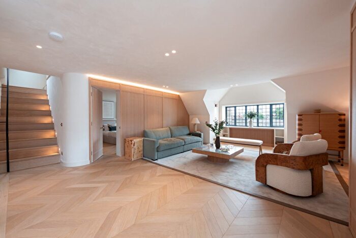 2 Bedroom Flat To Rent In Walton Street, London, SW3