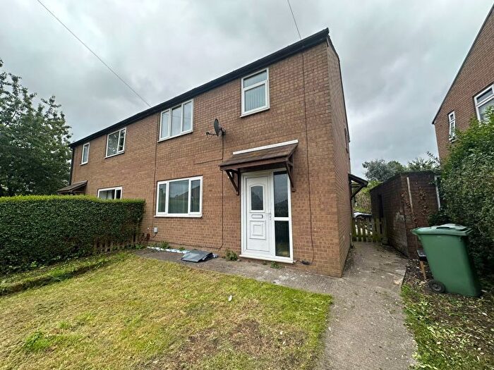 3 Bedroom Semi-Detached House To Rent In Tintern Avenue, Huddersfield, HD3