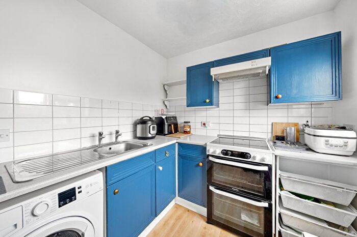 1 Bedroom Flat To Rent In Lowry Court, Stubbs Drive, SE16