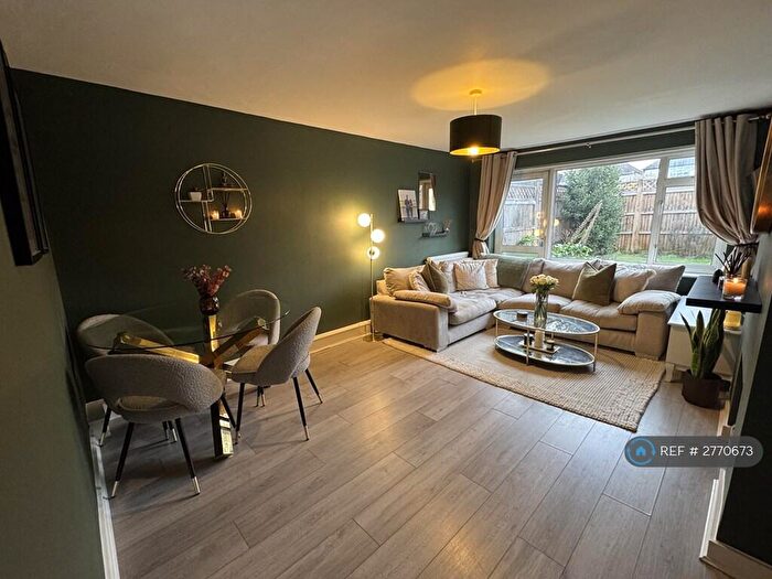 2 Bedroom Maisonette To Rent In Blakes Lane, New Malden, KT3