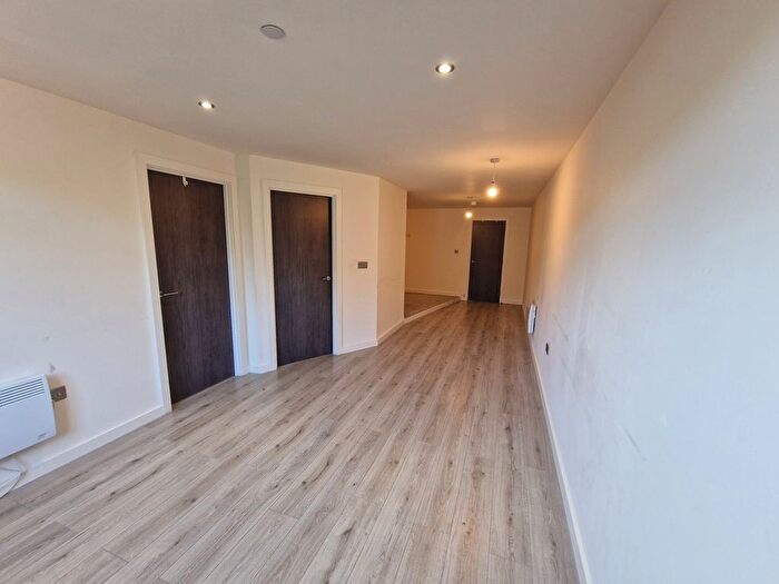 1 Bedroom Flat To Rent In Conditioning House, Cape Street, Bradford, Yorkshire, BD1
