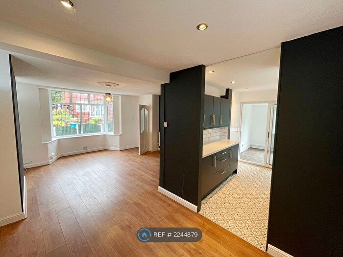 2 Bedroom Semi-Detached House To Rent In Fernlea Avenue, Chadderton, Oldham, OL1