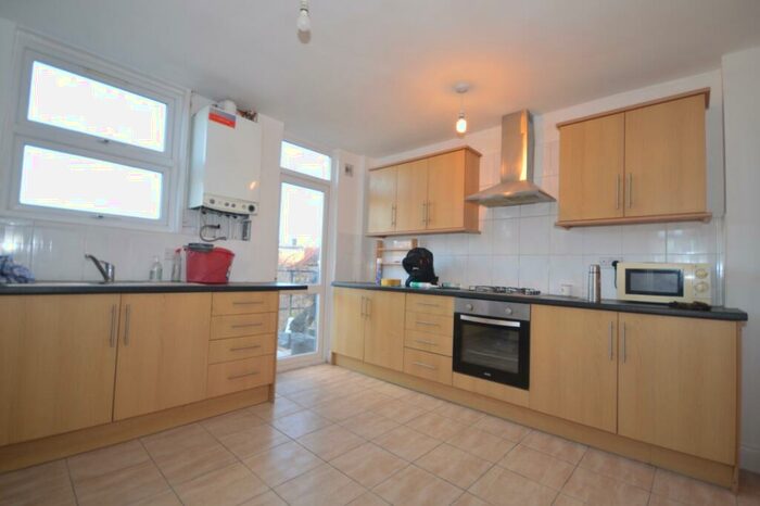2 Bedroom Flat To Rent In High Street North, East Ham, London, E6