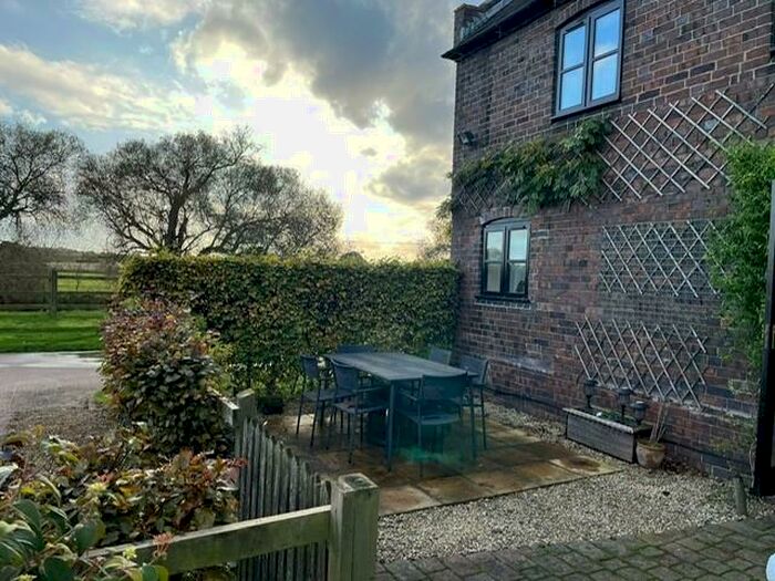 2 Bedroom Cottage To Rent In Fox Covert, Ashby Road, Tamworth, Staffordshire, B79