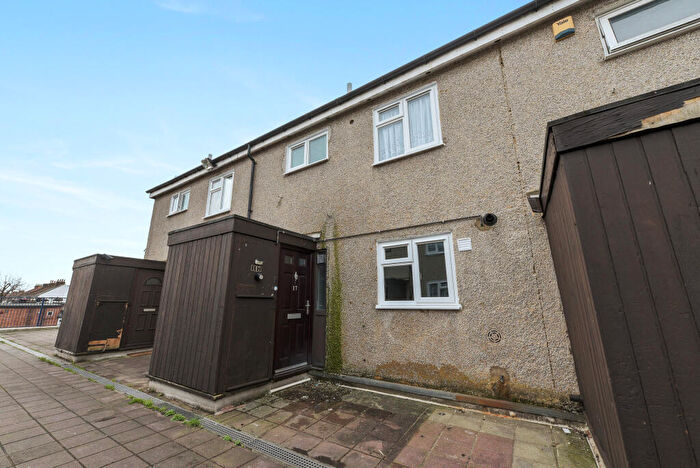 3 Bedroom Flat For Sale In Mallard Walk, Sidcup, Kent, DA14