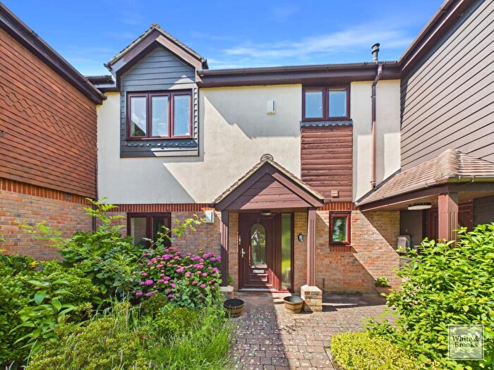 2 Bedroom Apartment For Sale In Lavant Road, Bernardsgate, PO19