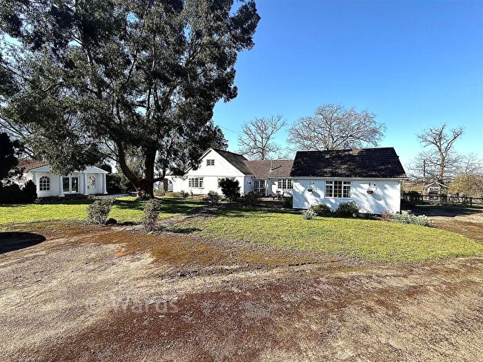 4 Bedroom Detached Bungalow For Sale In Wood Hill, Meopham, Kent, DA13