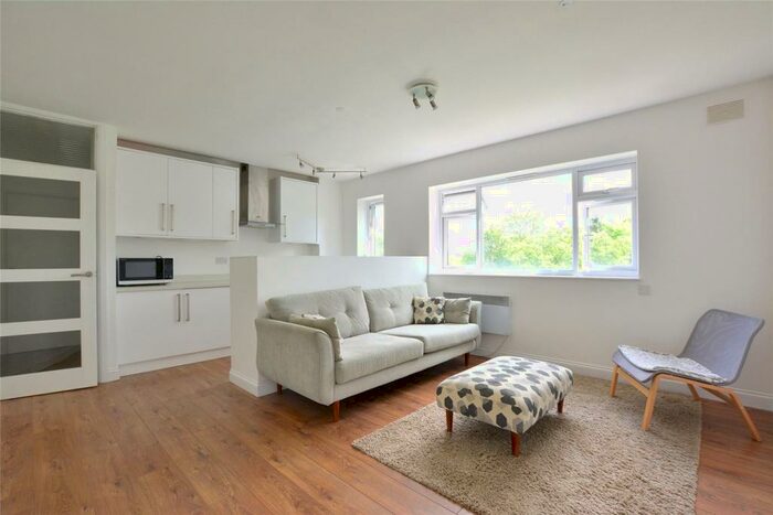 1 Bedroom Apartment To Rent In Drewery Court, The Glebe, London, SE3